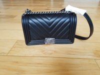 Chanel Blk chev caviar boy.jpg