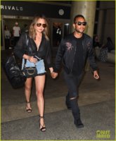 chrissy-teigen-john-legend-hold-hands-lax-airport-02.jpg