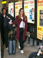 Jessica+Alba+at+JFK+Airport+5DfFnZ157eSx.jpg