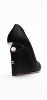 ee82cadac3abcc0a309b9161927fc48f--chanel-pumps-nike-outlet.jpg