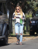 Hilary+Duff+out+and+about+1q5gUiW5REox.jpg Hilary+Duff+out+and+about+1q5gUiW5REox.jpg