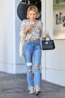 Emma+Roberts+out+and+about+ON-XxnkKmWfx.jpg Emma+Roberts+out+and+about+ON-XxnkKmWfx.jpg