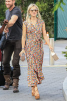 Julianne+Hough+at+Extra+TV+YPWHJdQubEgx.jpg Julianne+Hough+at+Extra+TV+YPWHJdQubEgx.jpg