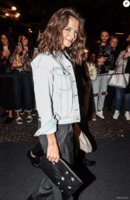 3577360-katie-holmes-assiste-au-spectacle-sur-gl-950x0-3.jpg