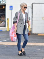 Julianne+Hough+out+and+about+RA2CtZ0mqnZx.jpg