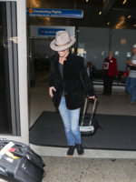 Vanessa+Paradis+at+LAX+Gyu7Ommet7Jx.jpg