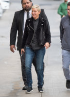 Ellen+DeGeneres+at+Kimmel+FeHANBvZoaNx.jpg