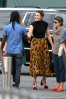 Mandy+Moore+at+Extra+wIx6_mHroRRx.jpg