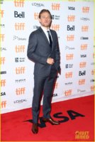 charlie-hunnam-tiff-premiere-13.jpg