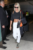 Sofia+Richie+out+and+about+A1vPPSrV7_8x.jpg