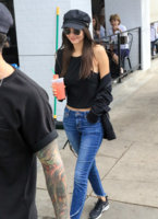Victoria+Justice+out+and+about+l3o-OX7Q-XGx.jpg