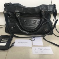 authentic_balenciaga_town_1511643704_ecb8b88e.jpg