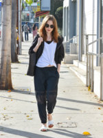 Lily+Collins+s+casual+look+dffwcMcfXTtx.jpg Lily+Collins+s+casual+look+dffwcMcfXTtx.jpg