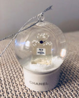 Sold at Auction: CHANEL Chanel snow globe in plexiglas