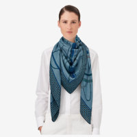 fouets-et-badines-shawl-140--243116S 06-worn-2-50-0-1680-1680.jpg