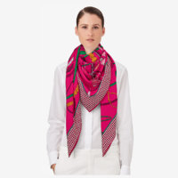 fouets-et-badines-shawl-140--243116S 08-worn-2-50-0-1680-1680.jpg