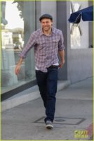 charlie-hunnams-mega-watt-smile-will-brighten-up-your-day-15.jpg
