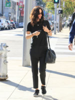 Courteney+Cox+runs+errands+LA+o_dU2tQqpfbx.jpg