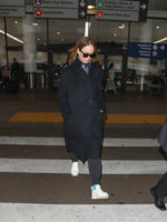 Sarah+Paulson+at+LAX+ZrzakgmQs6Ix.jpg Sarah+Paulson+at+LAX+ZrzakgmQs6Ix.jpg