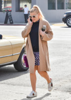 Busy+Philipps+out+and+about+NaeouP2ZIJFx.jpg