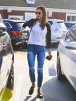 Alessandra+Ambrosio+casual+look+IFZFTuO7SU2x.jpg