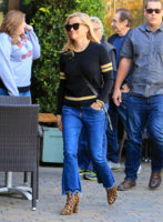 Reese+Witherspoon+out+UL5I7EPMmiRx.jpg