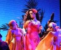 Rihanna_Grammys (3).jpg