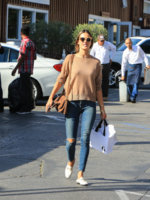 Alessandra+Ambrosio+casual+look+7csx4iZMiJmx.jpg