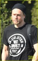 charlie-hunnam-looks-buff-heading-to-rehearsal-in-la-02.jpg