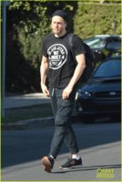 charlie-hunnam-looks-buff-heading-to-rehearsal-in-la-05.jpg
