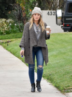 Hilary+Duff+out+and+about+2Pjg-aUBgOKx.jpg
