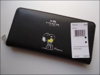 supposedly Peanuts Snoopy wallet with incorrect tag.jpg