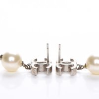 chanel-crystal-pearl-cc-drop-earrings-silver-02ns (1).jpg