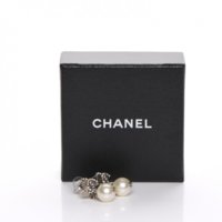 chanel-crystal-pearl-cc-drop-earrings-silver-04ns.jpg