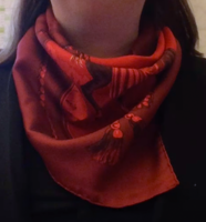 amazones-red-worn.png