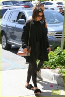 selena-gomez-pilates-class-05.jpg