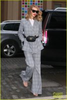 rosie-huntington-whiteley-is-all-about-the-fanny-pack-in-nyc-07.jpg