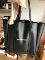 balenciaga everyday tote review