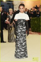 alicia-vikander-2018-met-gala-red-carpet-01.jpg