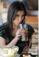 06277_Celebutopia-Kim_Kardashian_lunches_in_West_Hollywood-18_122_698lo.jpg