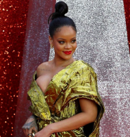 Rihanna_Ocesans8 (1).png