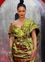 Rihanna_Ocesans8 (2).png