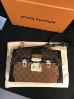 Closer look at the Louis Vuitton FW19 Clutch Box Bag ⚡️ #PAUSEorSkip? 🤔  ______ Credit: @teng970580 #pauseonline