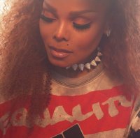 Janet_EssenceMagazine -BehindTheScenes (8).jpg