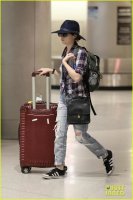 anna-kendrick-and-boyfriend-ben-richardson-touch-down-in-miami-03.jpg