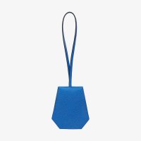 clochette-cles-charm--076195CJI7-front-1-300-0-2048-2048-q40.jpg