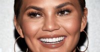 chrissy-teigen-snapchat-period-skin-231140-1501538256537-fb.700x0c.jpg