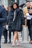 Demi-Lovato-in-Black-Fur-Coat--02-662x993.jpg
