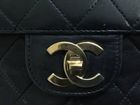 Any vintage Chanel experts here? For this Vintage one from 1970s Chanel  Stitching Directions