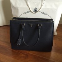 Review: Prada Saffiano Lux Promenade Bag - Elle Blogs